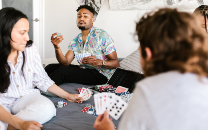 poker game play